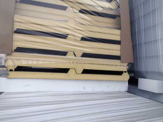 品質  Fire Resistance Class B1 PIR Roof Panels with Customizable Length Up To 11960 Meters and Thermal Conductivity ≤0.02W/m·K 工場