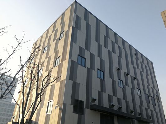 低保守と防火アプリケーションのためのベーヴェルエッジカーテン壁金属パネル