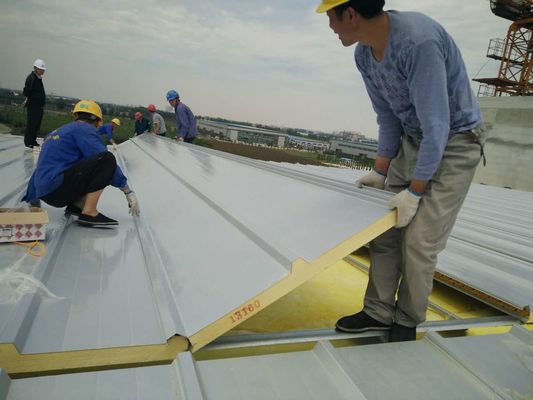 100mm PU ガラス ウール サンドイッチ 屋根 パネル 調整可能な長さと構造