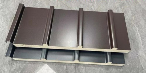 住宅用産業用建物のためのカスタマイズ可能な保温式PUサンドイッチ屋根パネル