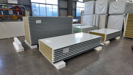 高強度PUサンドイッチパネル 防水性 熱隔熱性