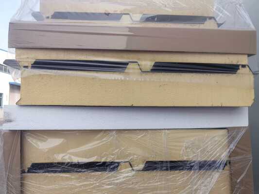 50mm To 150mm PIR Roof Panels with Polyisocyanurate Foam Core and Class B1 Fire Resistance for Industrial and Commercial Roofs