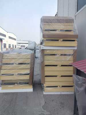 産業用建物のための優れた音声と熱隔熱を備えた耐腐蝕PIR屋根パネル