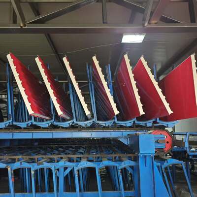 装飾的な pu サンドイッチ耐火屋根パネル外部金属屋根クラッディング パネル万里の長城サンドイッチ パネル