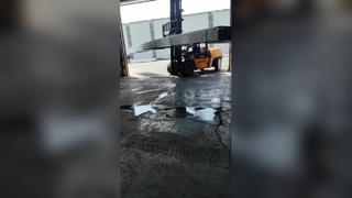 フォークリフト